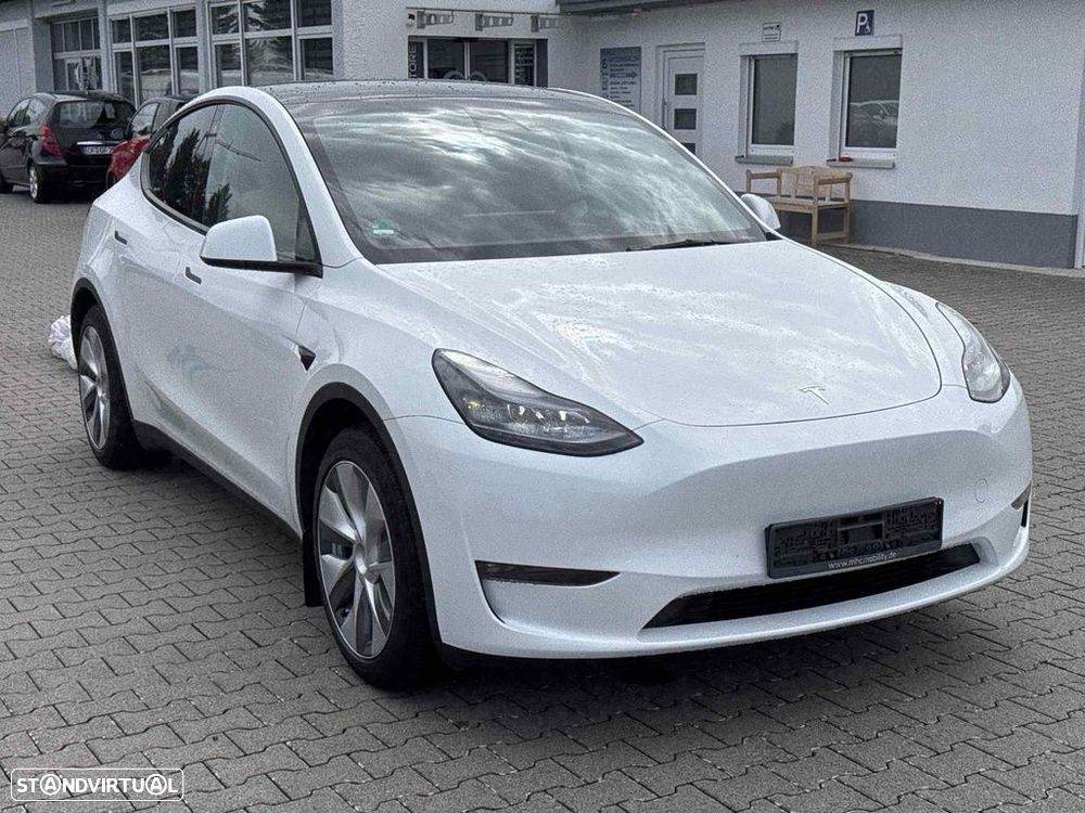 Tesla Model Y Long Range Dual Motor AWD - 3