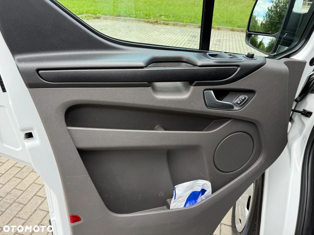 Ford TRANSIT CUSTOM - 11