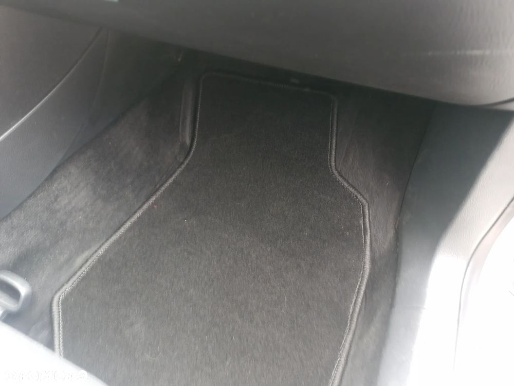 Volkswagen Passat 2.0 TDI DPF BlueMotion Technology Trendline - 15