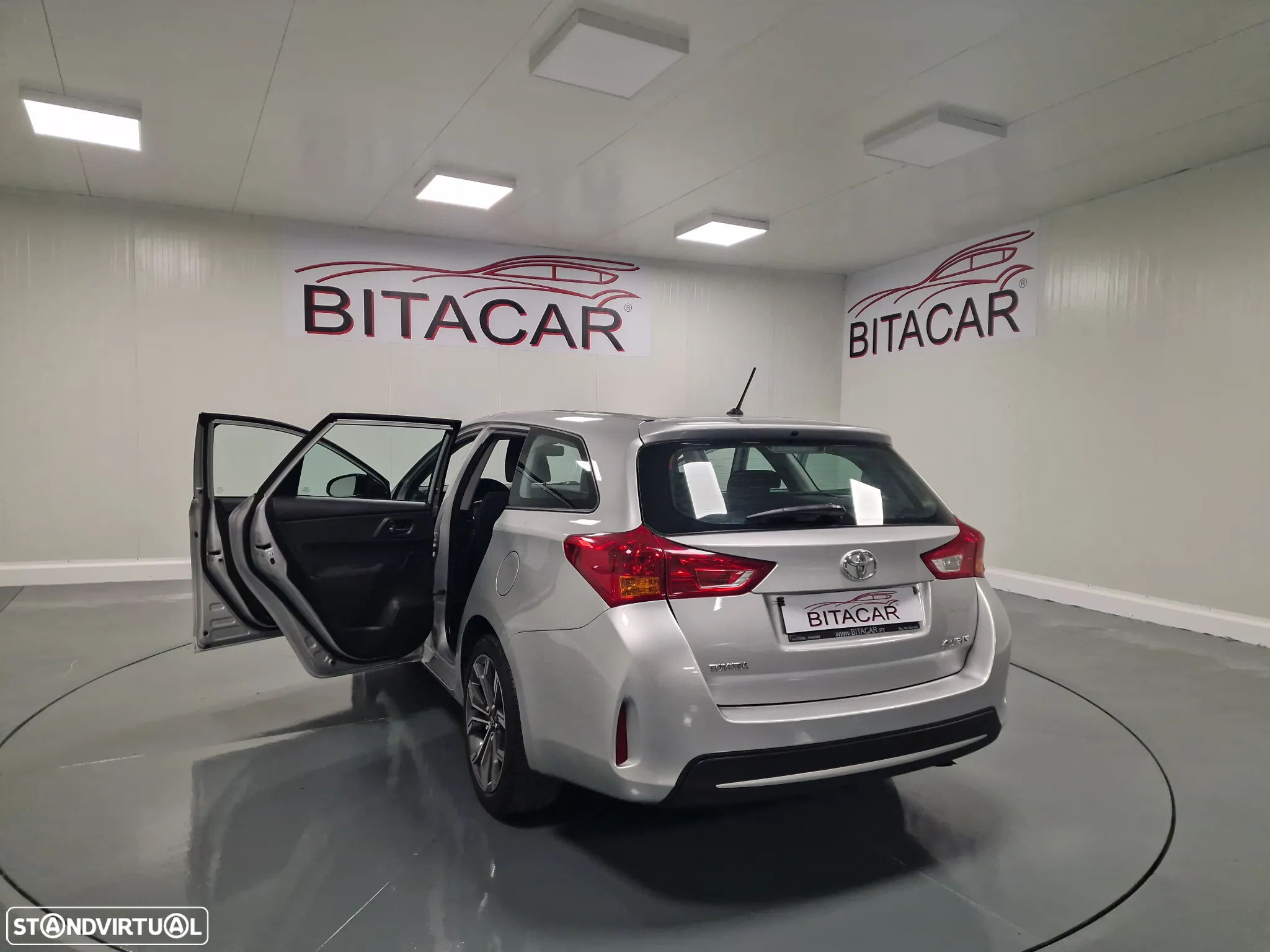 Toyota Auris Touring Sports 1.4 D-4D Comfort+J16 - 26