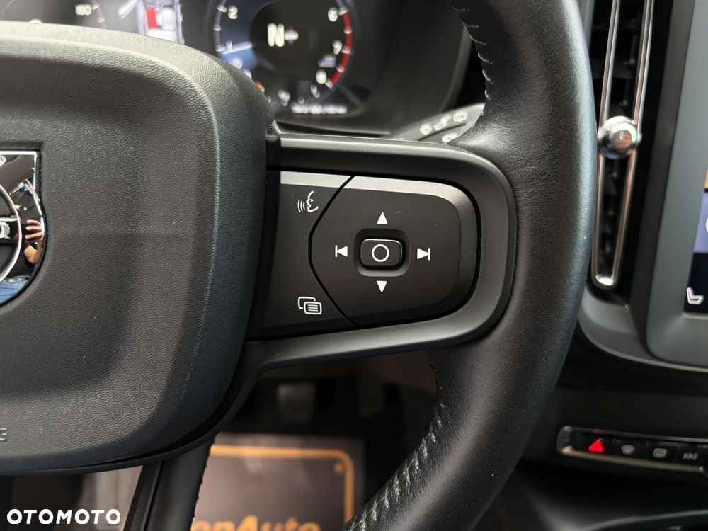 Volvo XC 40 T3 Momentum - 24