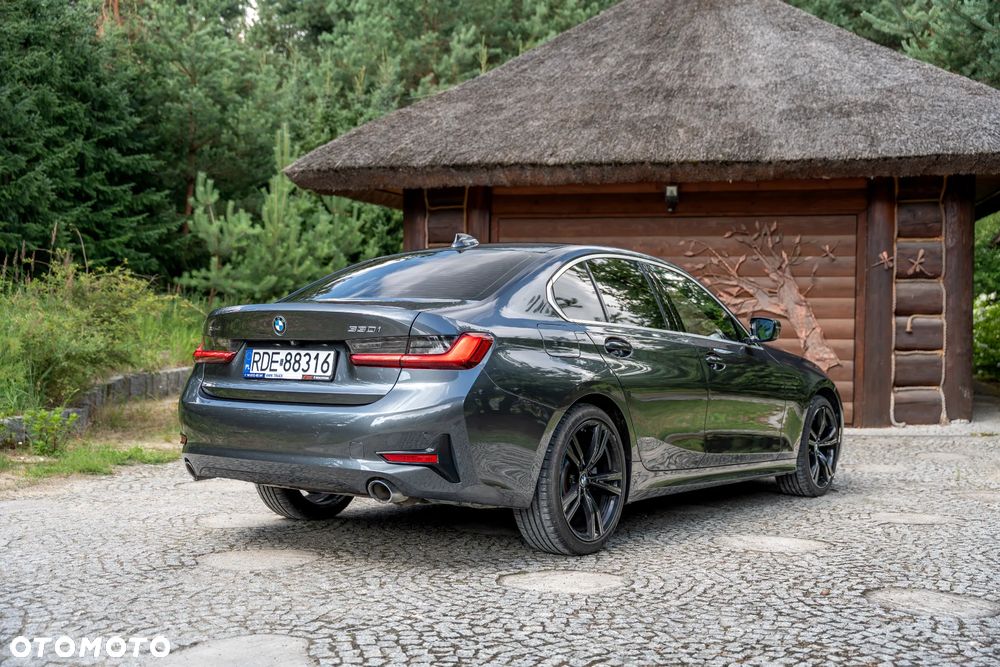 BMW Seria 3 330i xDrive Sport Line - 14