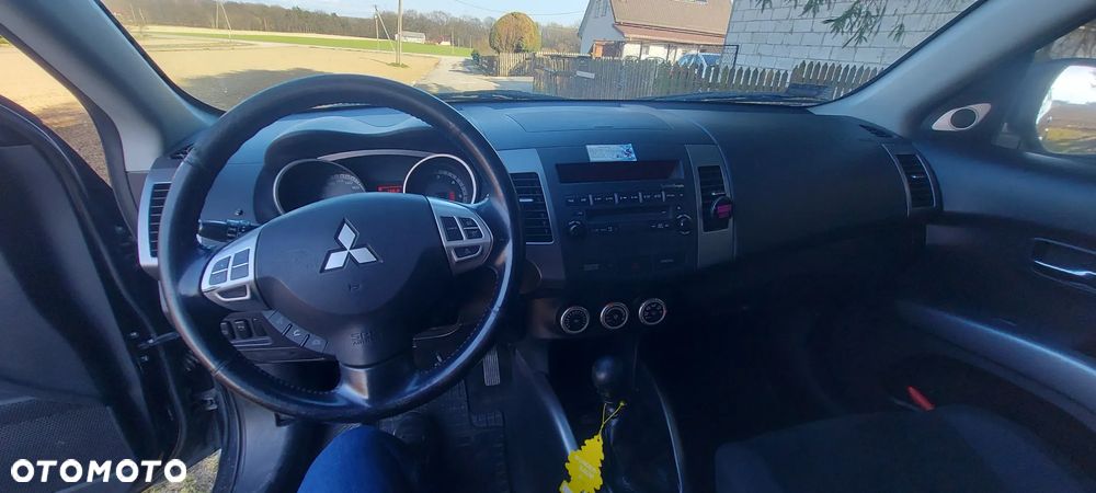 Mitsubishi Outlander 2.0 DID Instyle - 4