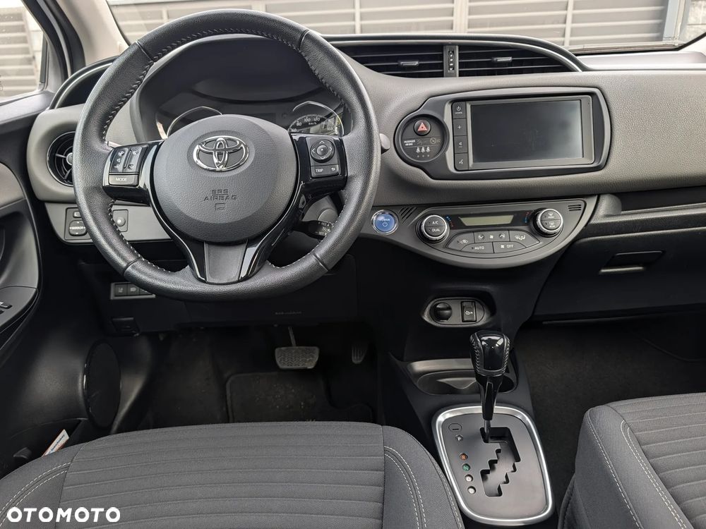 Toyota Yaris Hybrid 100 Premium - 21
