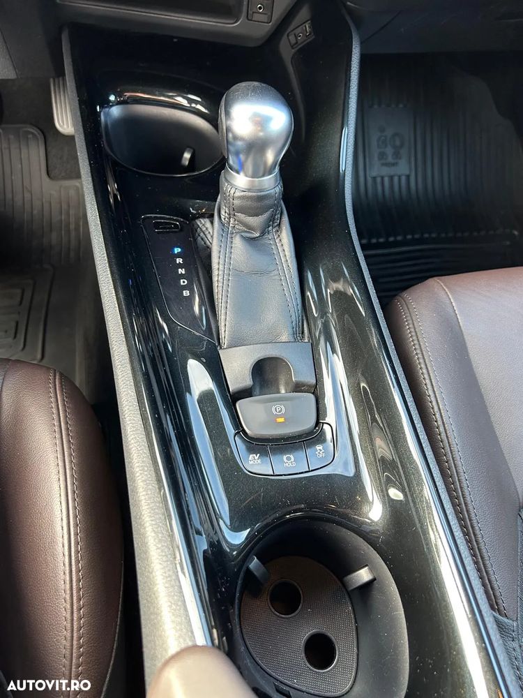 Toyota C-HR Hybrid Style - 26