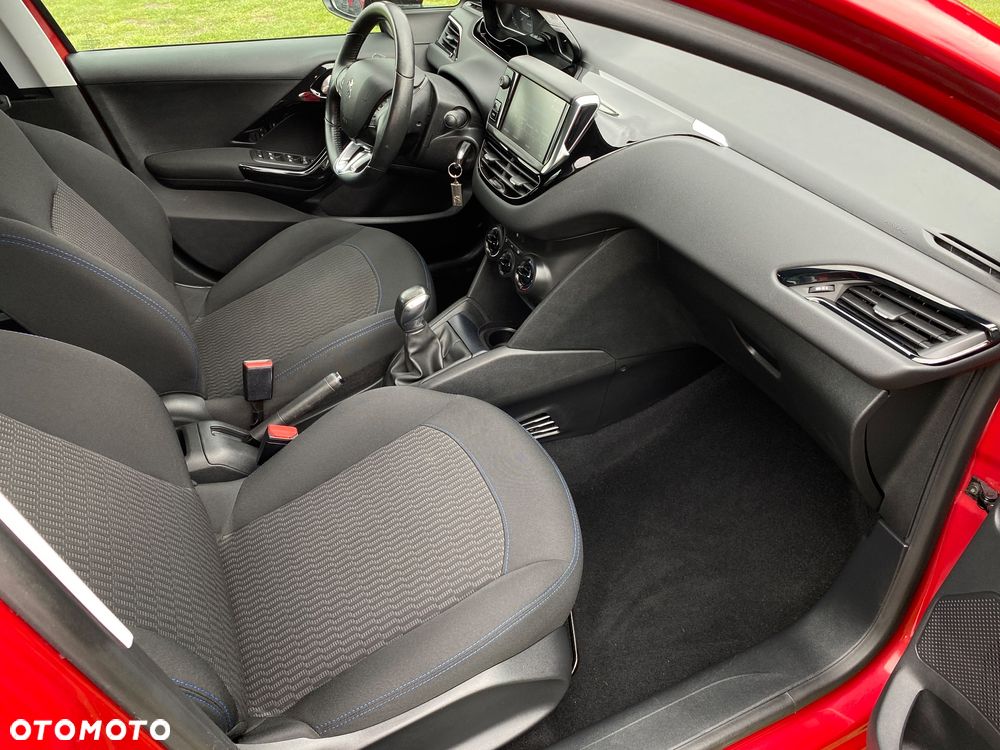 Peugeot 208 1.2 PureTech GPF Signature S&S - 8