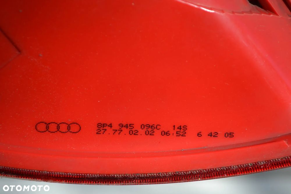 AUDI A3 8P SPORTBACK LAMPA TYŁ TYLNA PRAWA W BŁOTNIK 8P4945096C - 3