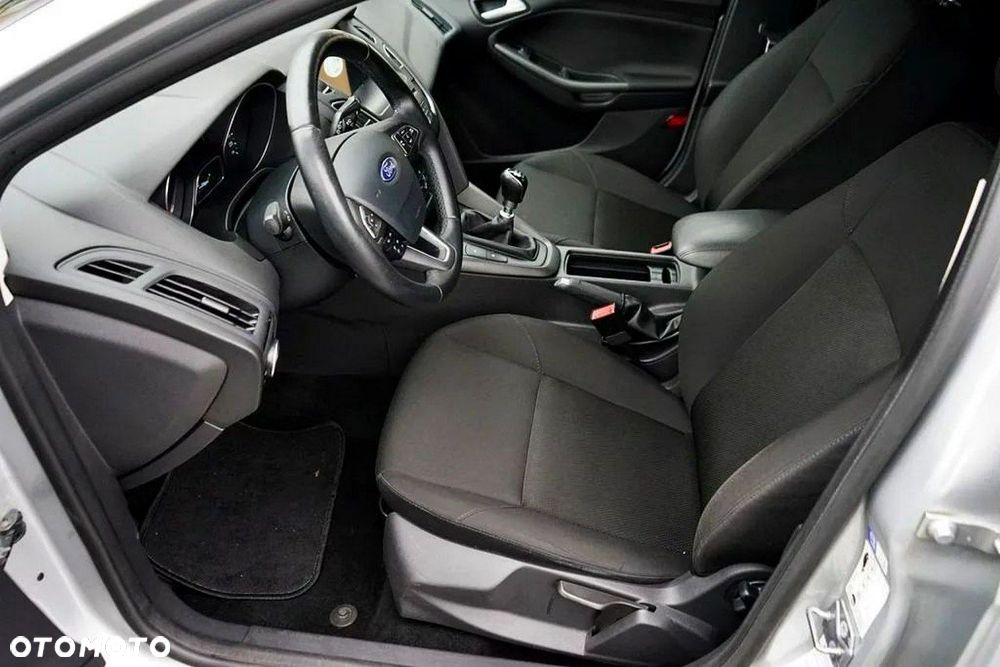 Ford Focus 1.5 TDCi SYNC Edition - 17