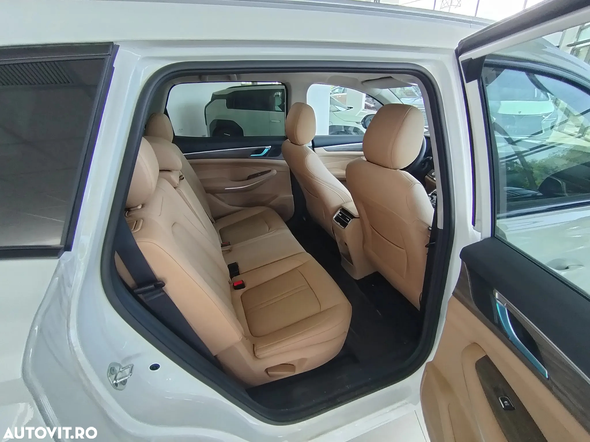 DFSK E5 Fengon PHEV - 11