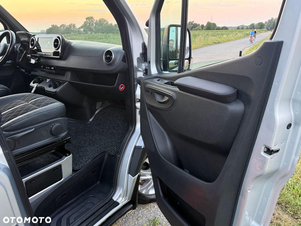 Mercedes-Benz Sprinter - 11