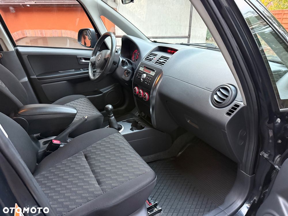 Suzuki SX4 1.6 GS/Premium - 12