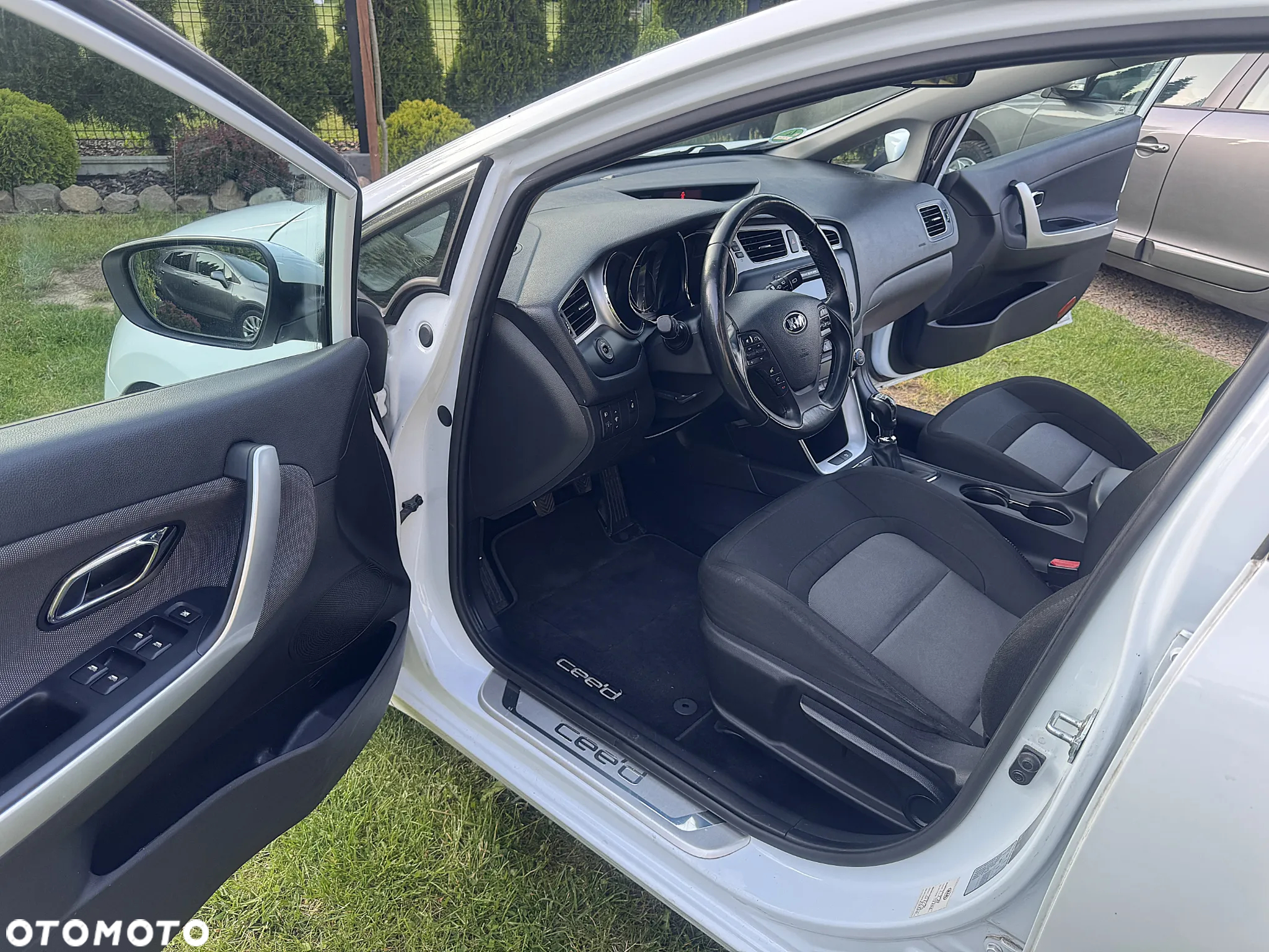 Kia Ceed - 10