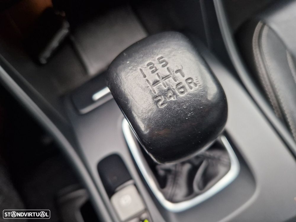 Volvo XC 40 2.0 D3 Momentum Plus - 25
