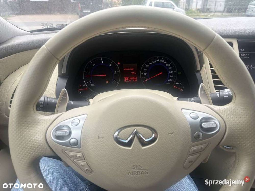 Infiniti FX - 8