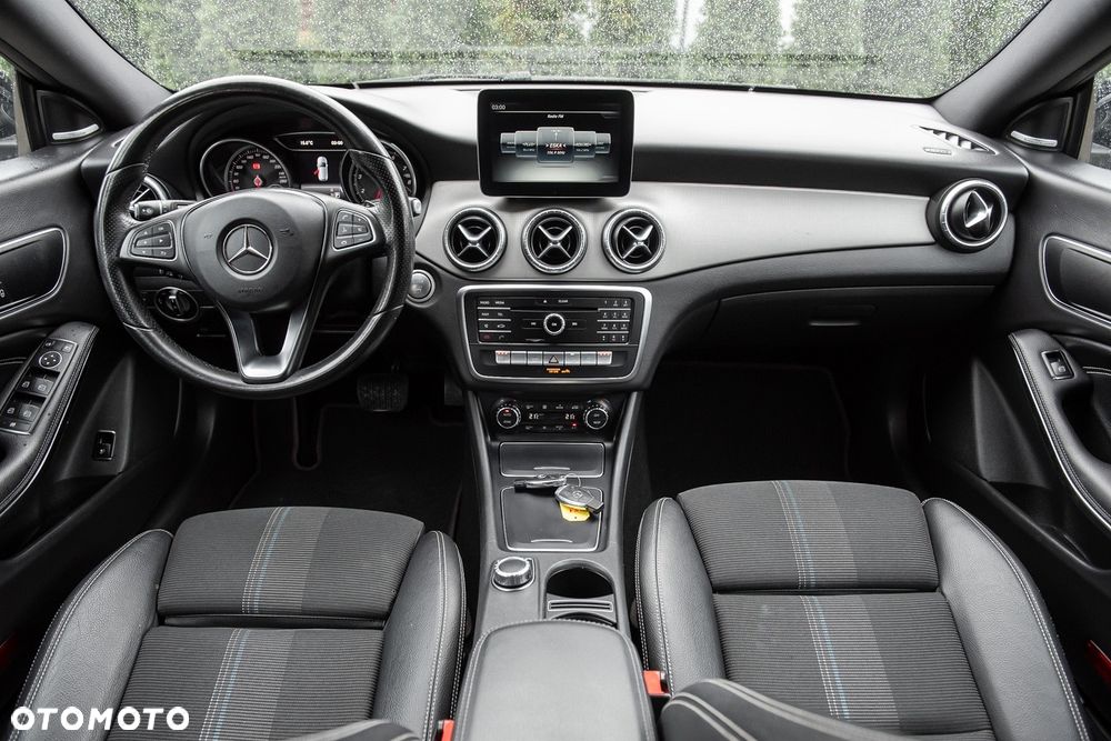 Mercedes-Benz CLA 250 7G-DCT - 28