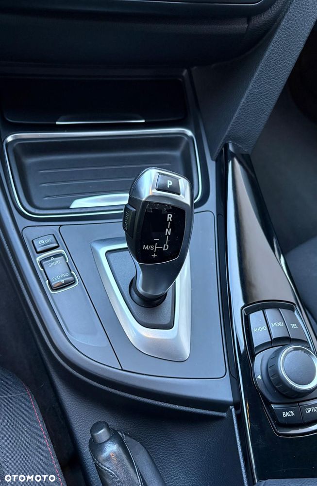 BMW Seria 3 318d Sport Line - 21