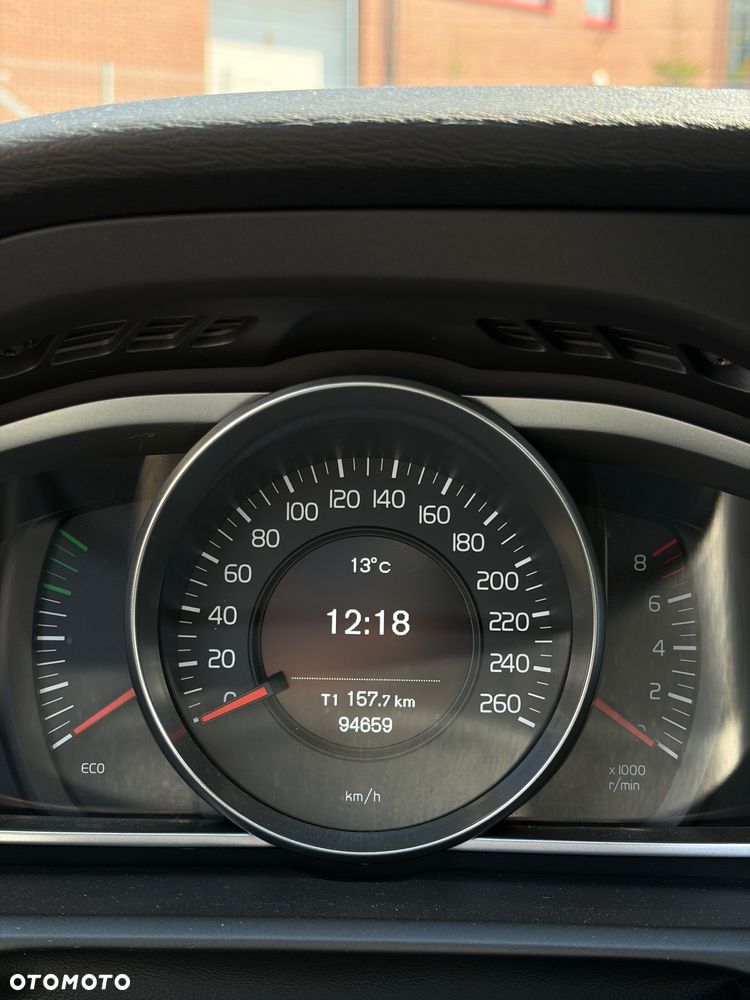 Volvo V40 T2 Momentum - 22