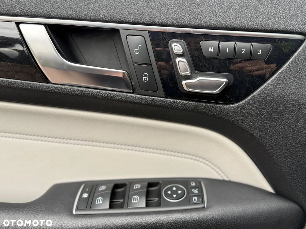 Mercedes-Benz Klasa E 500 BlueEFFICIENCY 7G-TRONIC Avantgarde - 22