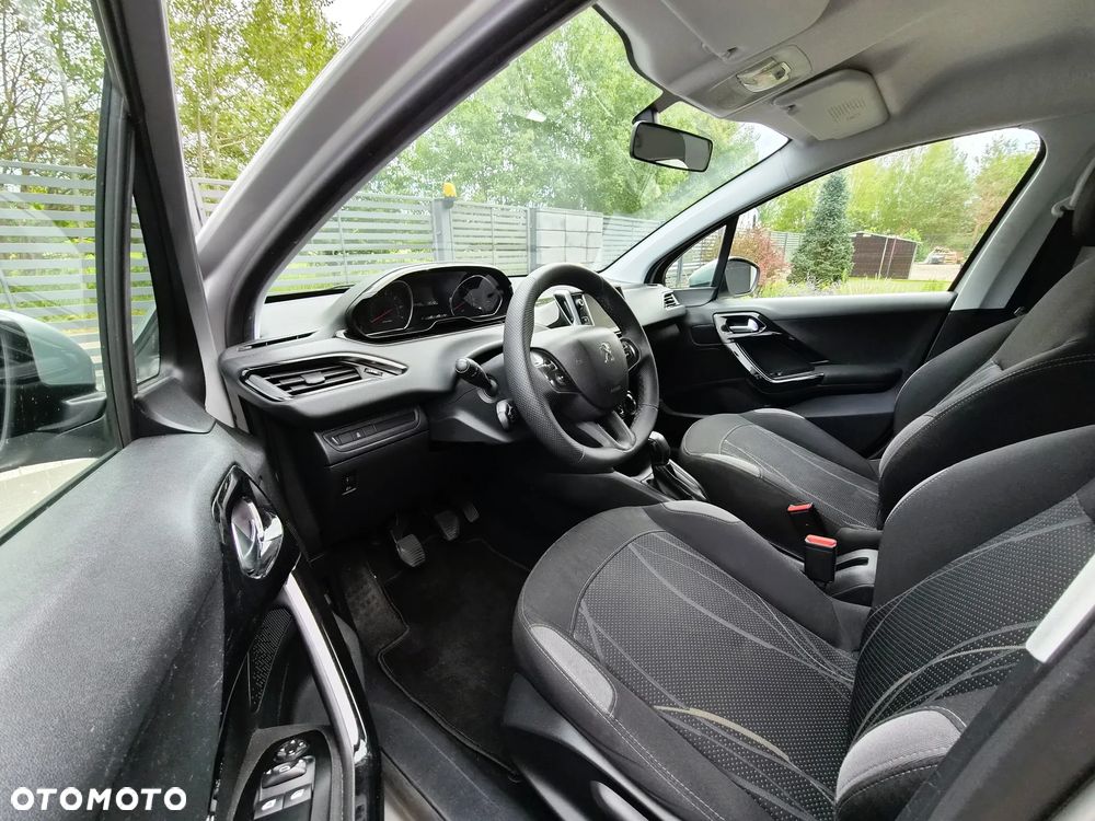 Peugeot 208 - 6