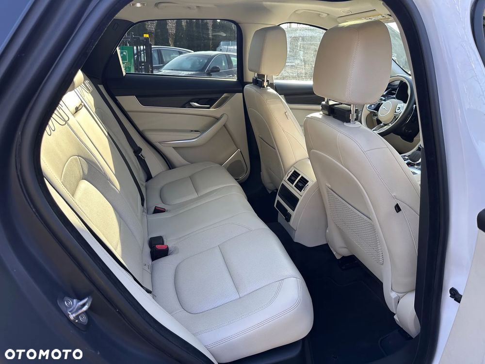 Jaguar F-Pace P250 AWD R-Dynamic SE - 23