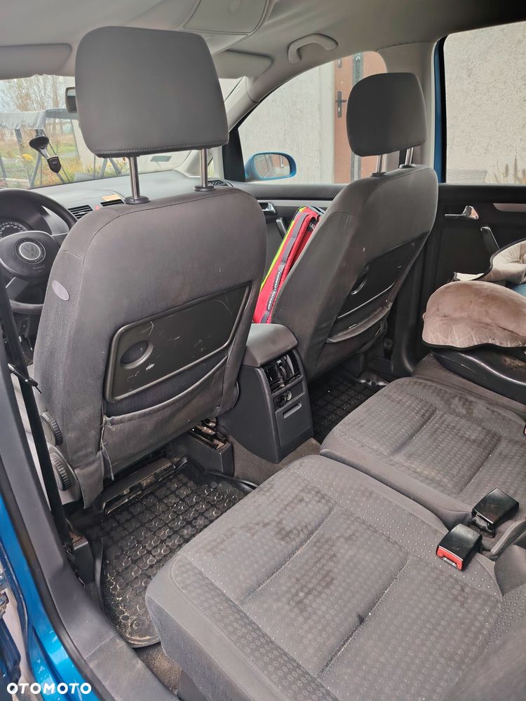 Volkswagen Touran - 11