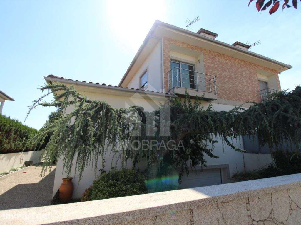 Moradia Geminada T4 + Escritório com Piscina em Rendufe, Amares Exc... - Grande imagem: 5/60