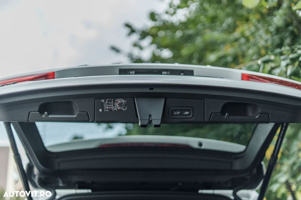 Volvo XC 60 B4 MHEV R-Design - 21