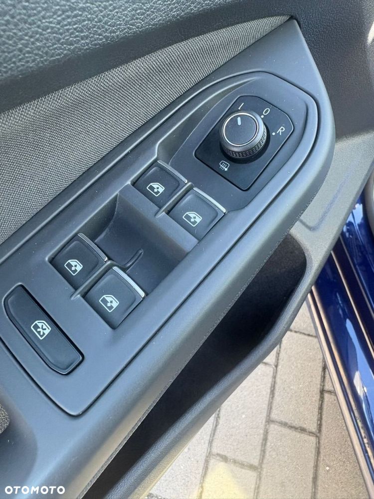 Volkswagen Golf - 10