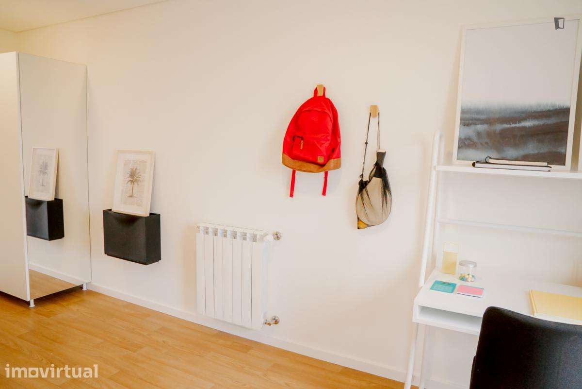Quarto - localizado em Paranhos Porto - Grande imagem: 2/5