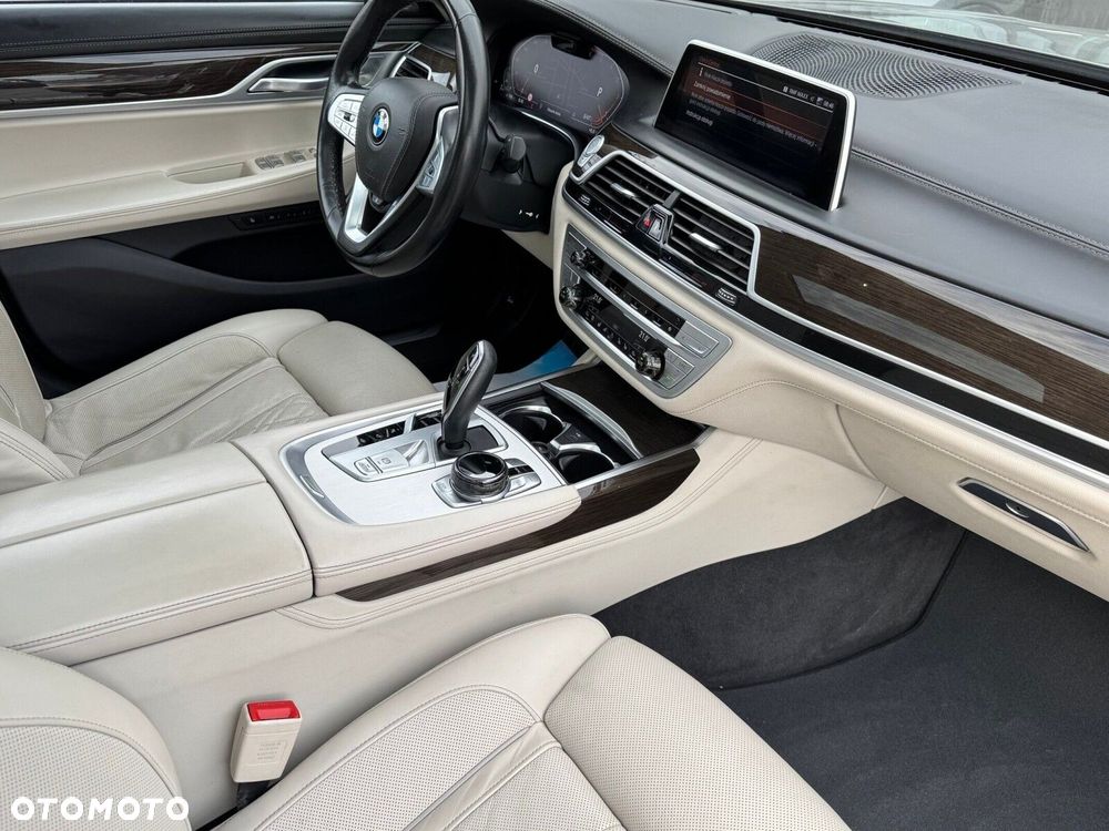 BMW Seria 7 - 22