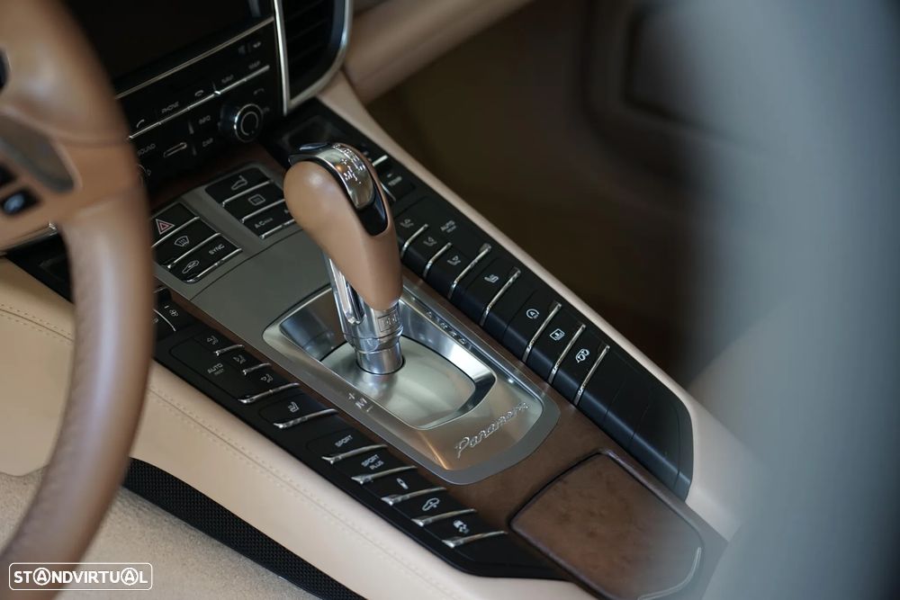 Porsche Panamera Turbo PDK - 10