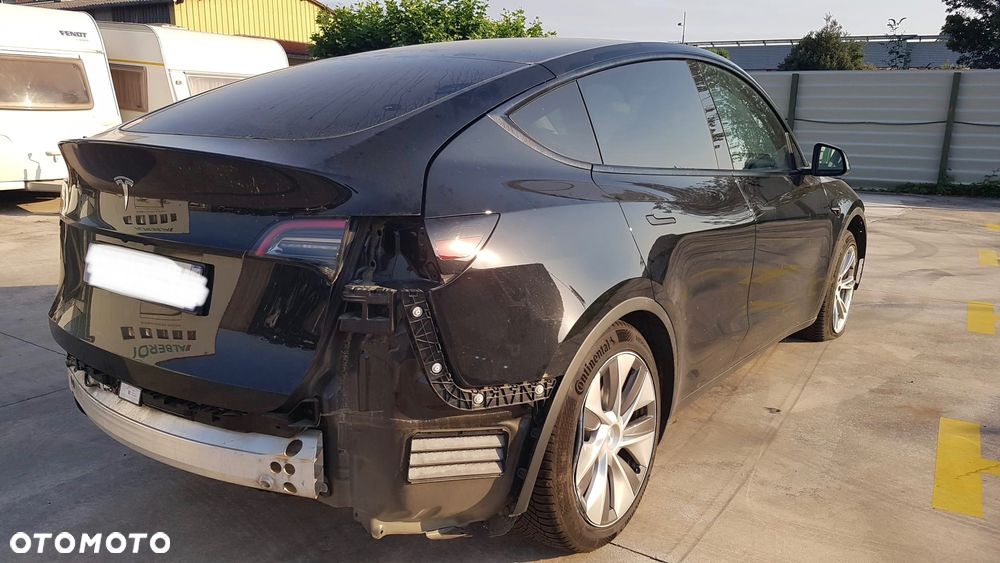Tesla Model Y - 7