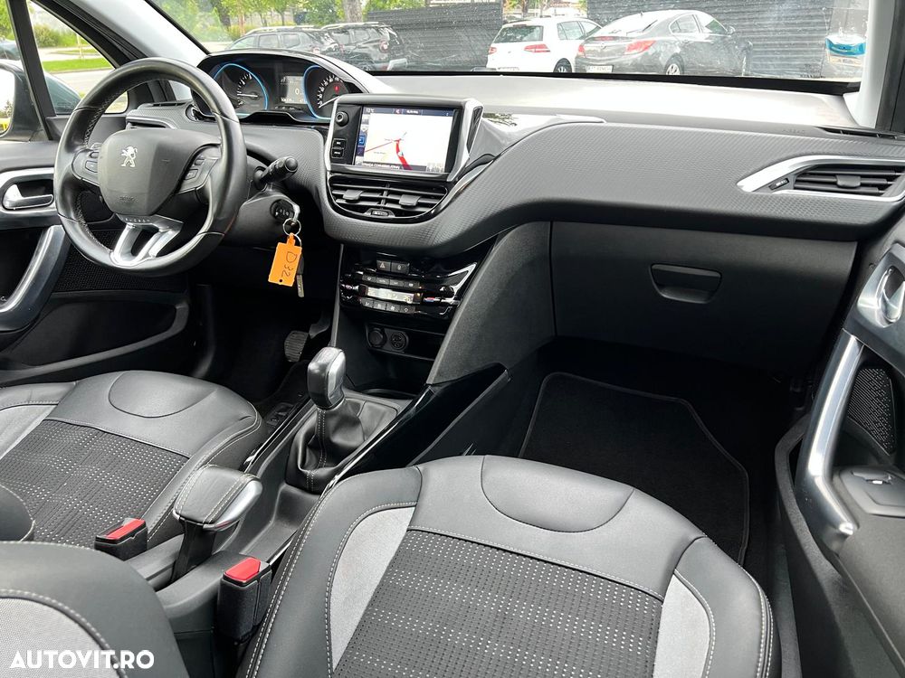 Peugeot 2008 1.2 L PureTech Turbo S&S Allure - 13