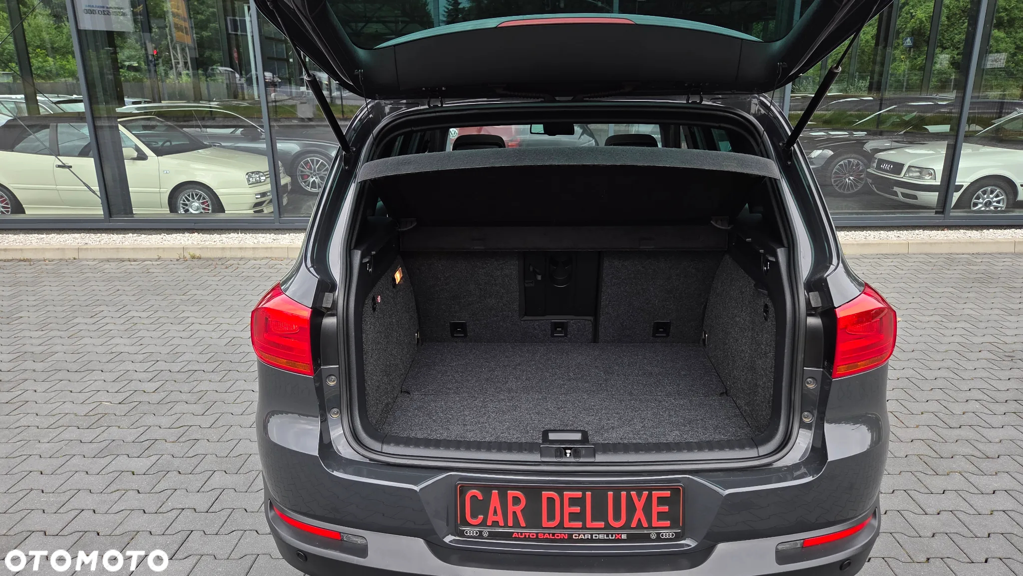 Volkswagen Tiguan 2.0 TDI DPF BlueMotion Technology Lounge Sport & Style - 31