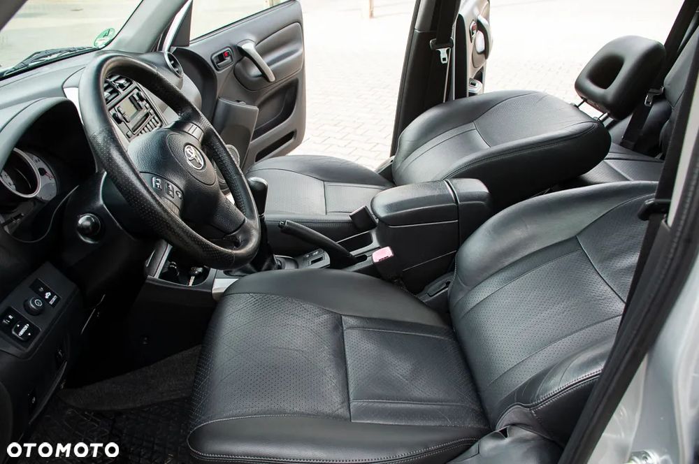 Toyota RAV4 2.0 VVT-i 4x4 - 13