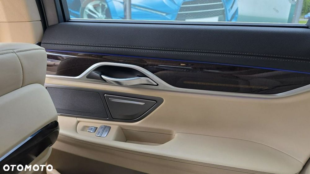 BMW Seria 7 - 26