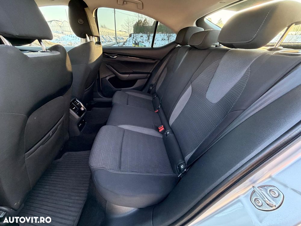 Skoda Octavia 2.0 TDI DSG Style - 11