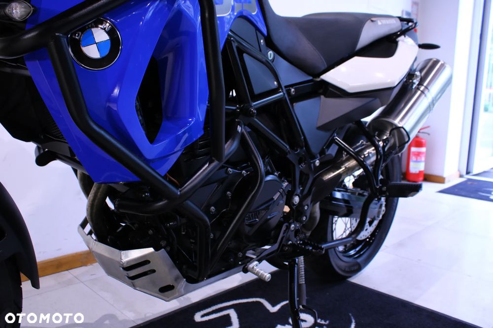 BMW F - 22