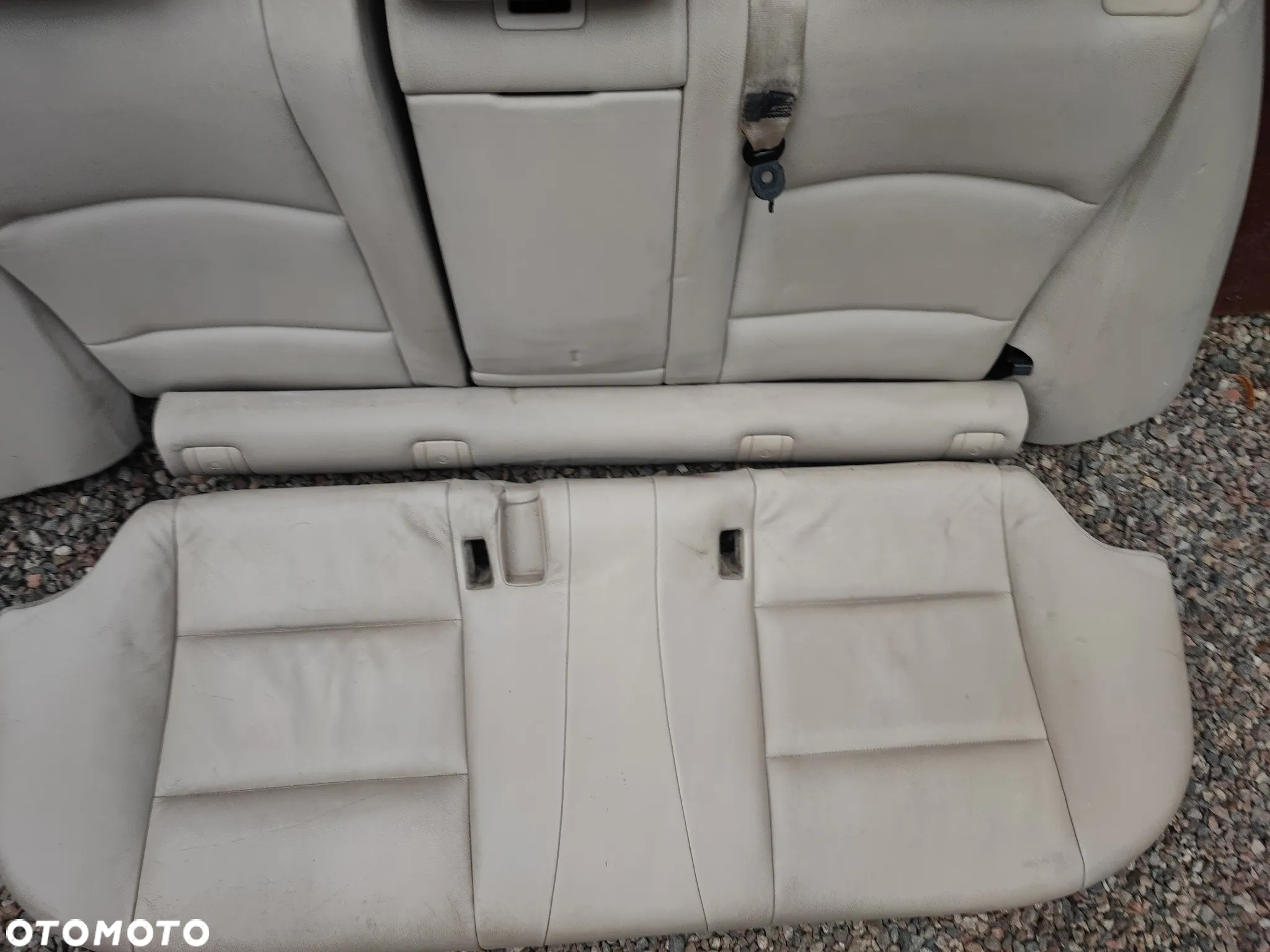 BMW F11 / F11N ORYGINALNA KANAPA TYŁ W KOLORZE DAKOTA OYSTER / BEŻOWA + PODŁOKIETNIK O NR. 7 254 260 OEM W DOBRYM STANIE - 7