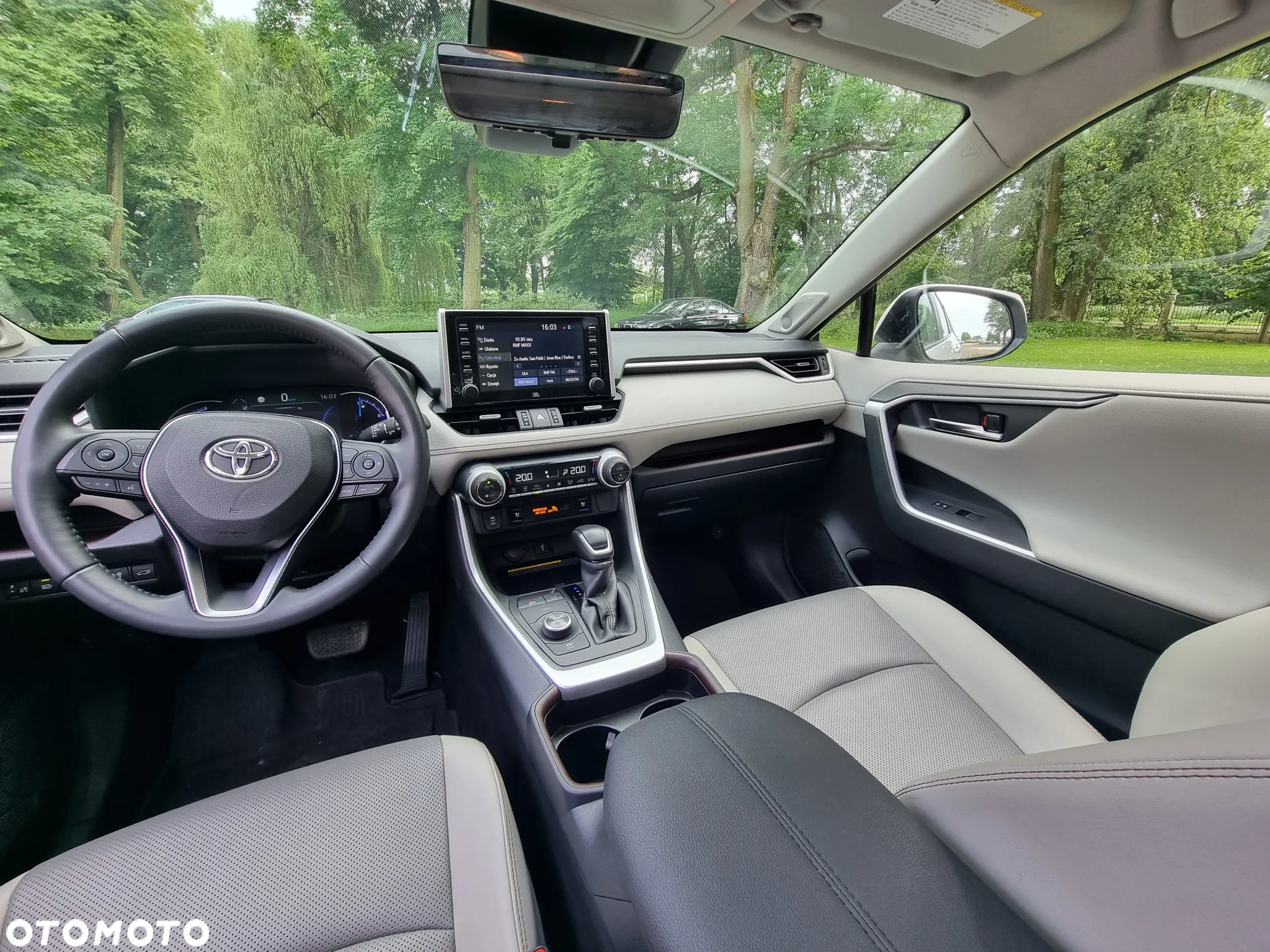 Toyota RAV4 - 16