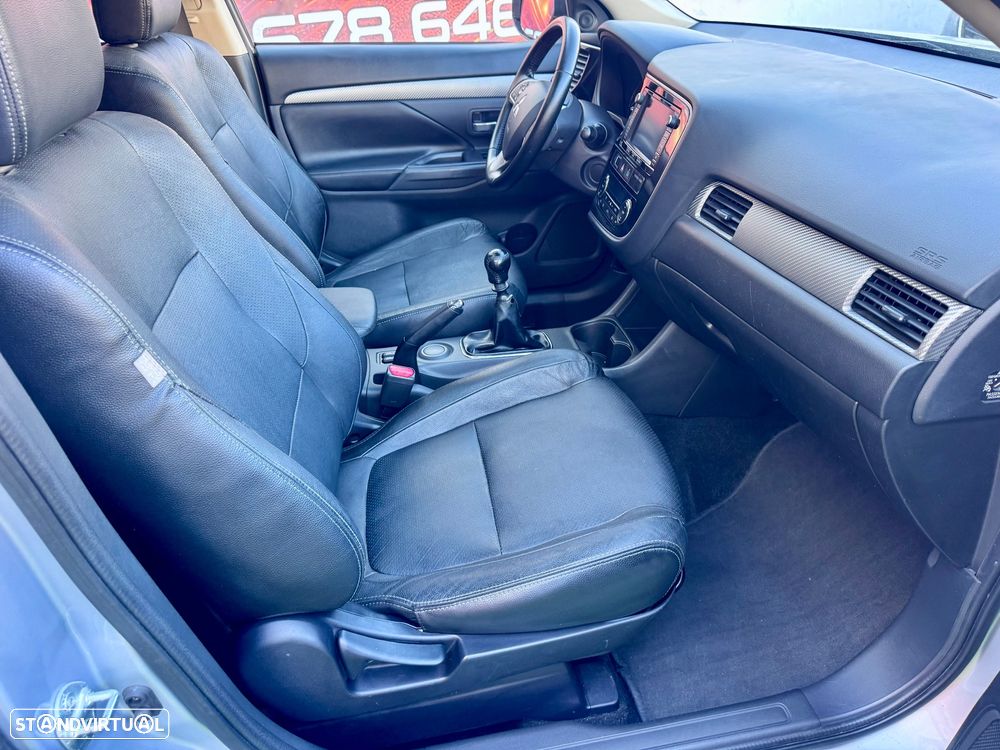 Mitsubishi Outlander 2.2 DI-D Instyle Navi - 12