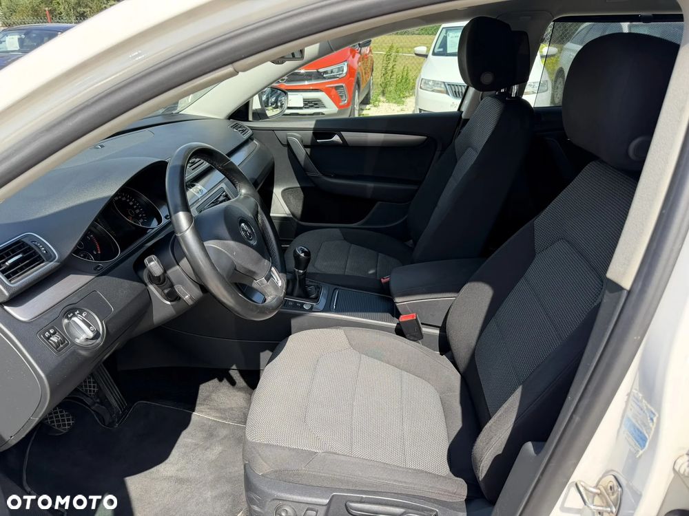 Volkswagen Passat 1.6 TDI Comfortline - 8