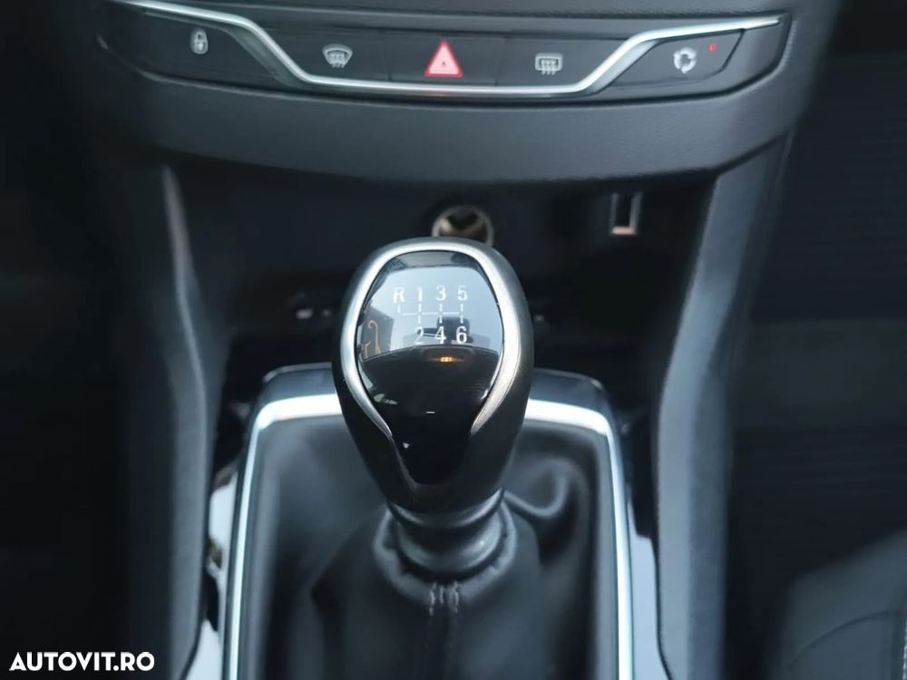 Peugeot 308 SW 1.2 L PureTech Turbo S&S Active - 20