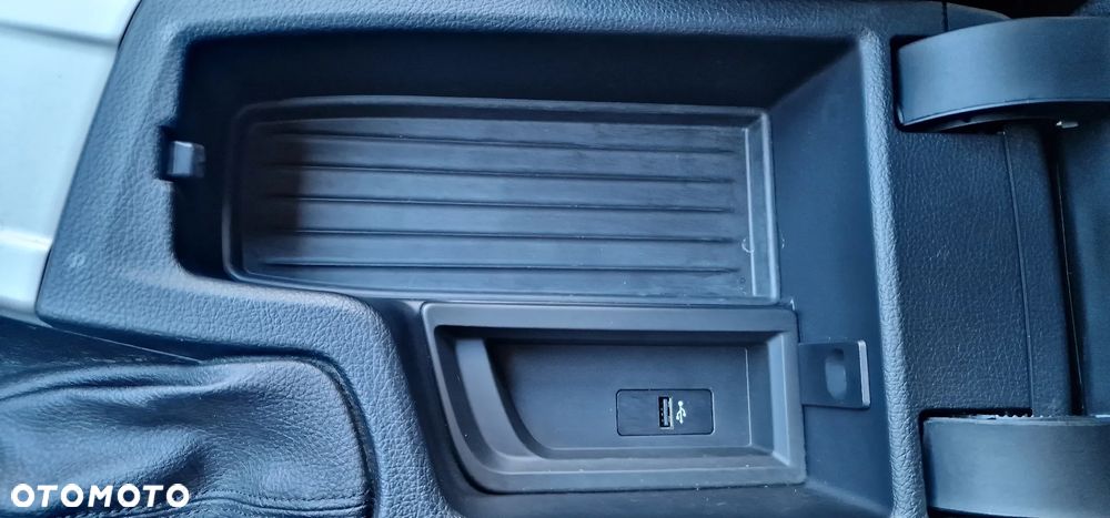 BMW Seria 3 318d Sport Line - 21