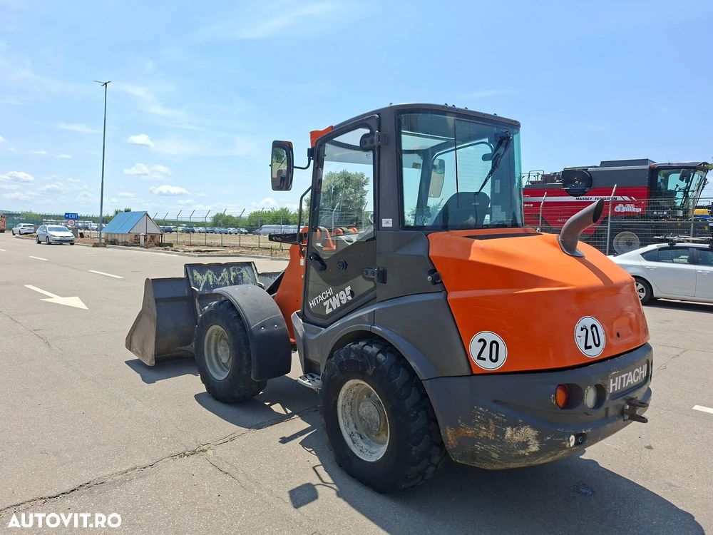 Hitachi ZW95-6C  4x4 - 3