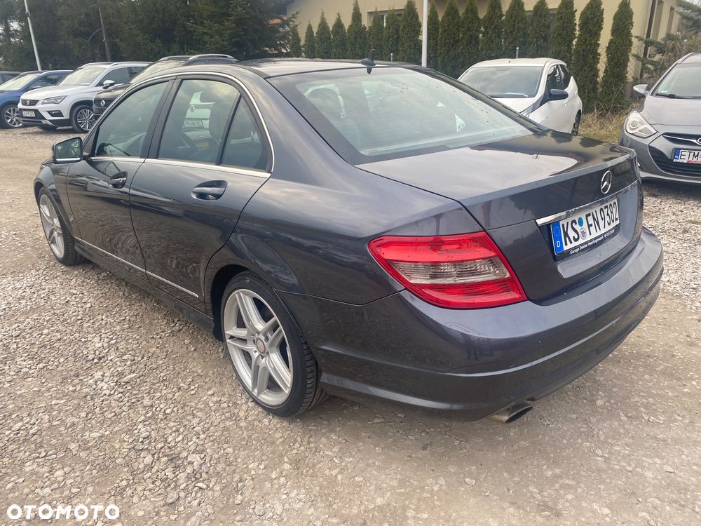 Mercedes-Benz Klasa C 180 CGI BlueEFFICIENCY Avantgarde - 35