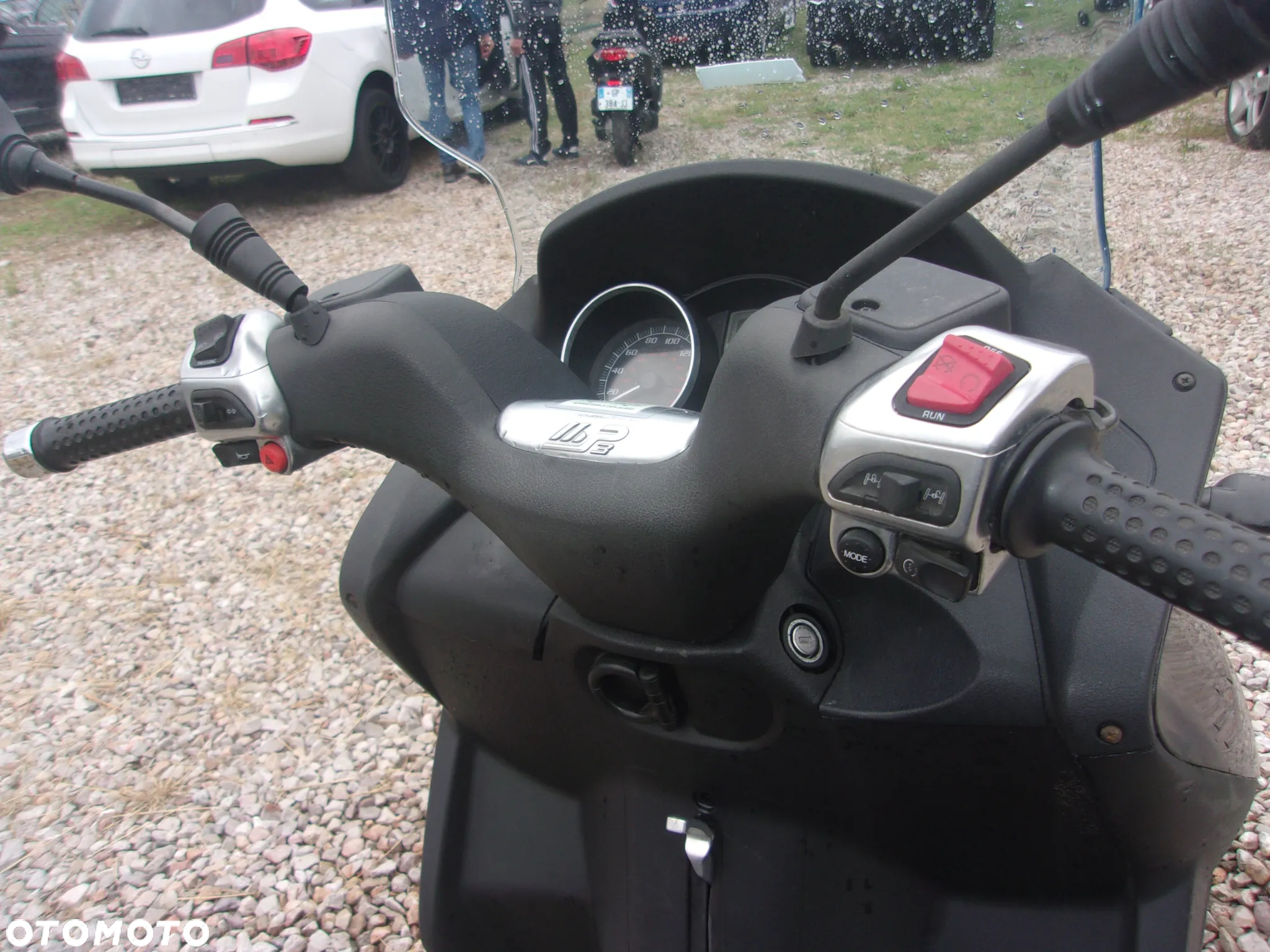 Piaggio MP-3 - 5