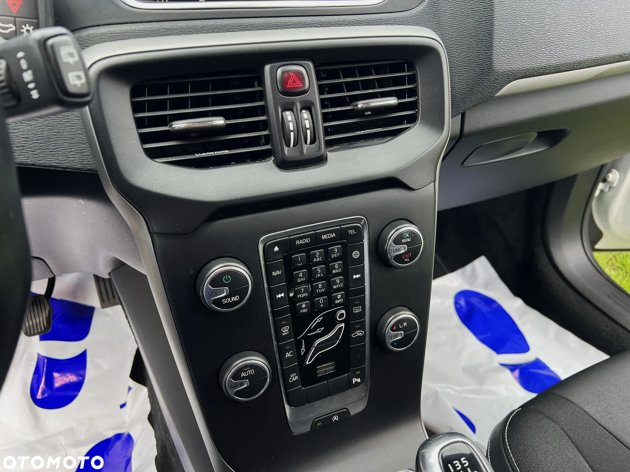 Volvo V40 D2 Drive-E Momentum - 37