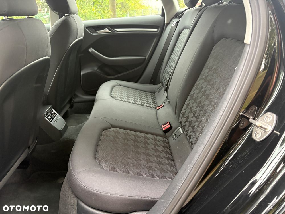 Audi A3 Sportback 1.6 TDI (clean diesel) S line Sportpaket - 24