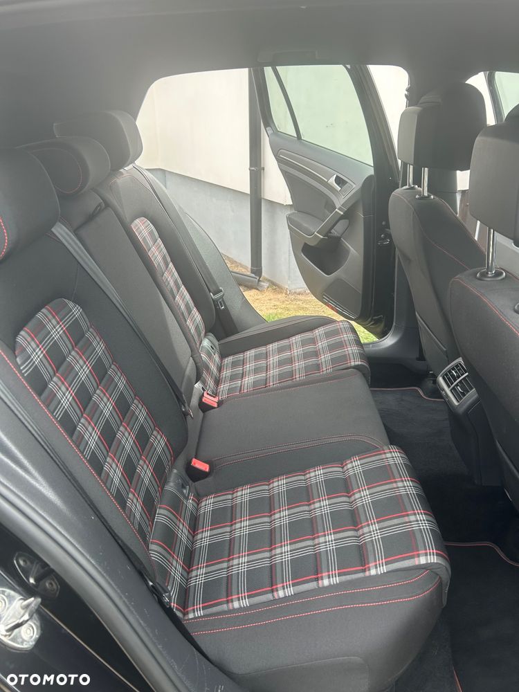 Volkswagen Golf - 16